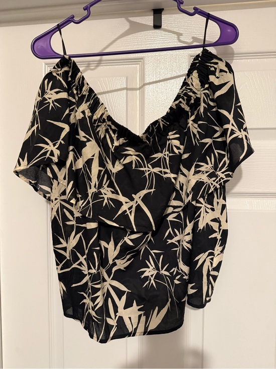 Express Tops - Black and Cream Off-Shoulder Floral Print Women's Crop Top
